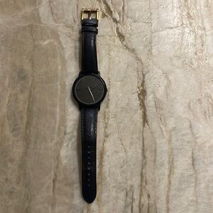 Custom quartz watch in great condition. Just needs battery replaced.